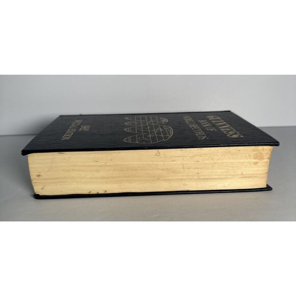 Guinness Book Of World Records~ 1982 Special Edition Hardcover - Picture 5 of 9